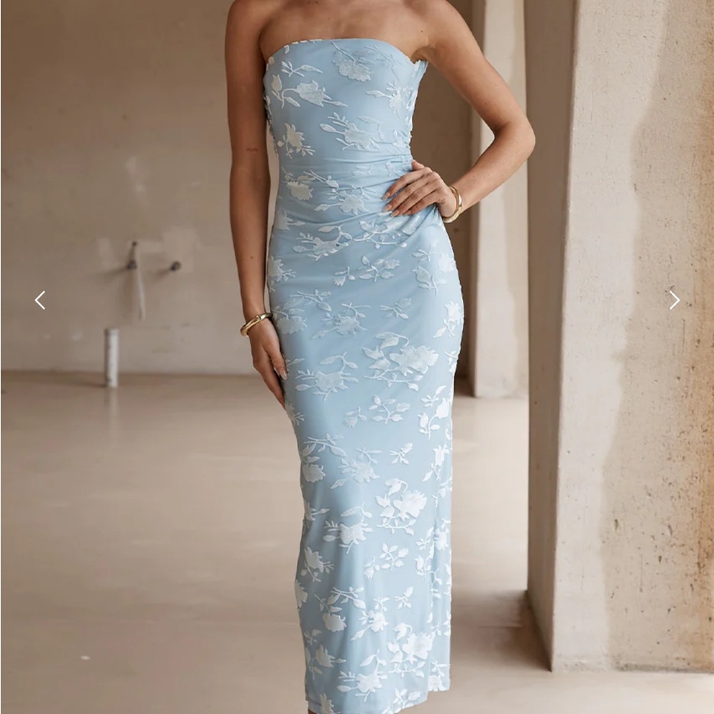 Elegant Blue Floral Strapless Dress